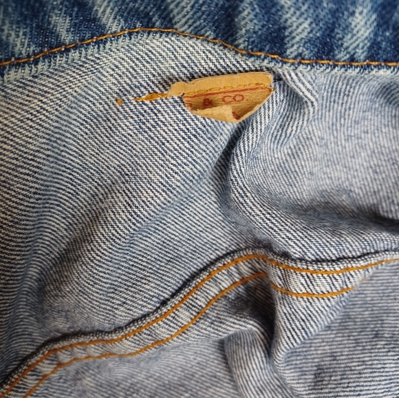 VINTAGE LEVI'S TRUCKER DENIM JACKET SIZE 36 0961-19 MADE IN CANADA - Picture 5 of 16